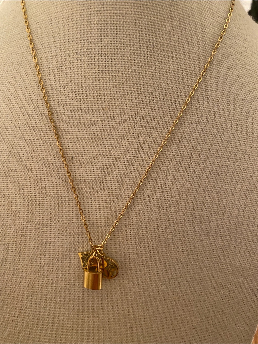 Fashion Jewelry Gold-Tone Charm Necklace with Padlock and LV Logo Discs